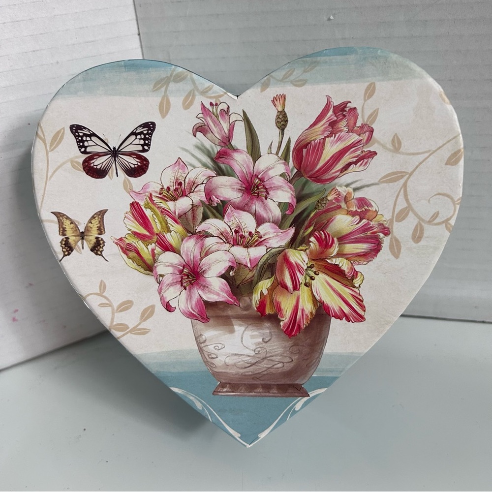 Lily bouquet heart shape gift box